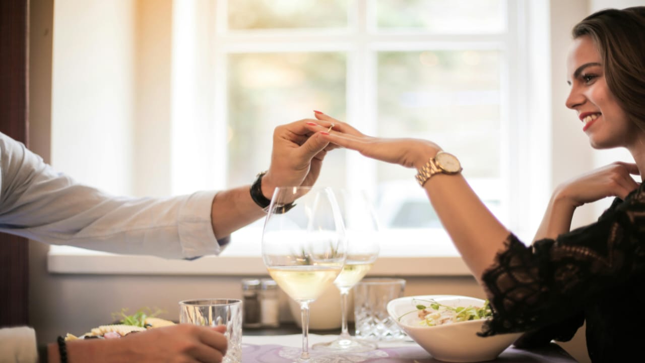 Why choose a banquet hall for engagement